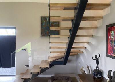 Contemporary floating staircase